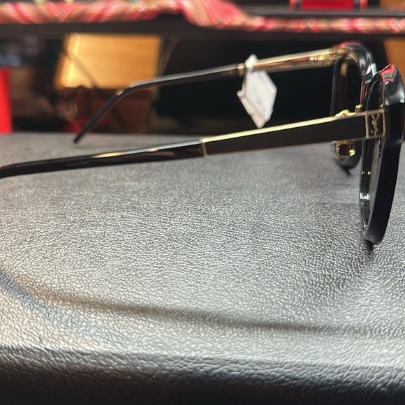 Classic black and gold Saint Laurant sunglasses - Picture 2 of 4